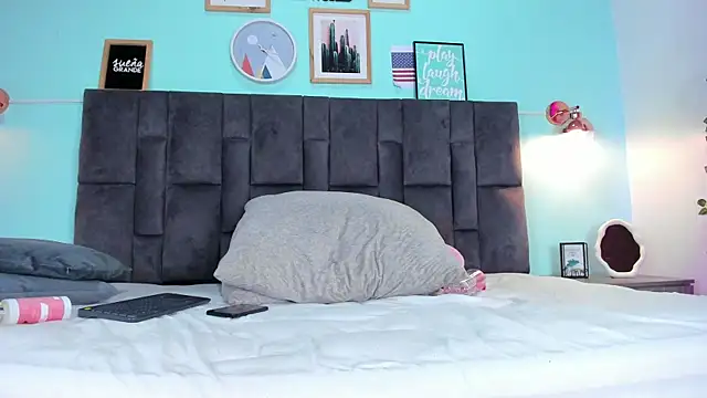 DulceAurora   online show from 22, 3, 2025