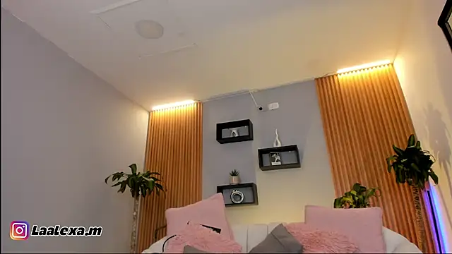 Aixaa charles online show from 22, 10, 2025