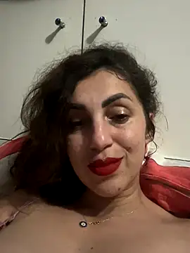 EmaSkyes online show from 4, 11, 2025