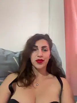 EmaSkyes online show from 7, 11, 2025