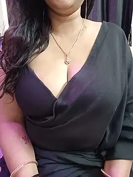 Snapshot of kaamuk_shweta chatting on 17, 5, 2026 kaamuk shweta online show from 17, 5, 2026