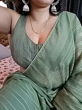 Snapshot of kaamuk_shweta chatting on 18, 4, 2026 kaamuk shweta online show from 18, 4, 2026