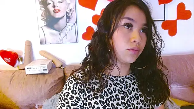 Snapshot of hinataleecs chatting on 28, 2, 2025 hinataleecs online show from 28, 2, 2025