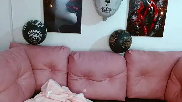 Snapshot of hinataleecs chatting on 14, 10, 2025 hinataleecs online show from 14, 10, 2025