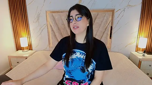 Snapshot of Amelie_saenz chatting on 20, 6, 2026 Amelie saenz online show from 20, 6, 2026