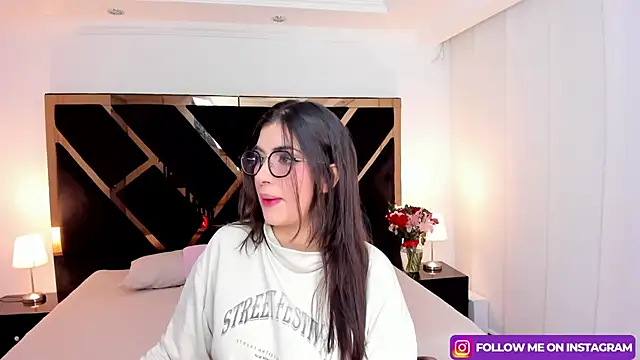 Amelie saenz online show from 13, 3, 2025