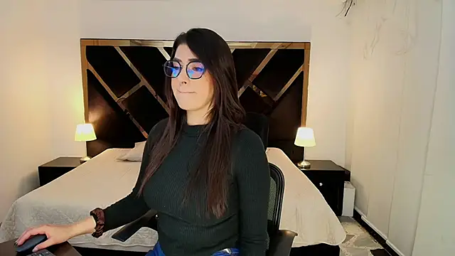 Amelie saenz online show from 3, 10, 2025