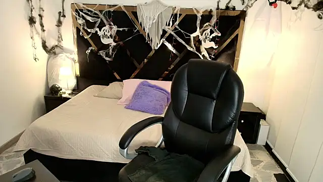 Amelie saenz online show from 11, 11, 2025