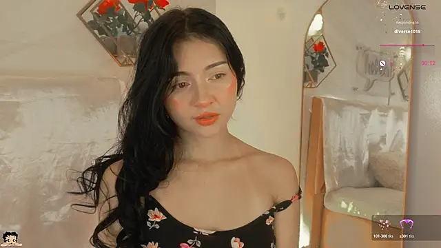 Snapshot of _Rouse_v chatting on 13, 11, 2025 Rouse v online show from 13, 11, 2025