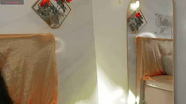 Snapshot of _Rouse_v chatting on 15, 12, 2025 Rouse v online show from 15, 12, 2025