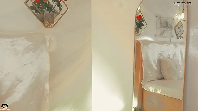 Snapshot of _Rouse_v chatting on 14, 11, 2025 Rouse v online show from 14, 11, 2025