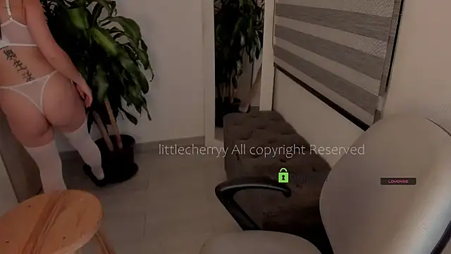  littlecherryy  online show from 30, 4, 2026