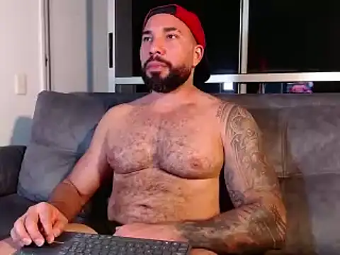 Snapshot of roman_muscle chatting on 1, 2, 2025 roman muscle online show from 1, 2, 2025