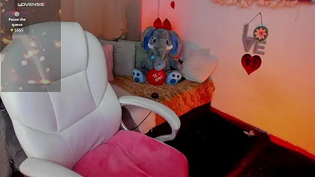 Snapshot of allison-sweet1 chatting on 10, 6, 2026 allison-sweet1 online show from 10, 6, 2026