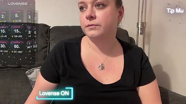 NaughtyWifeUK online show from 5, 12, 2024