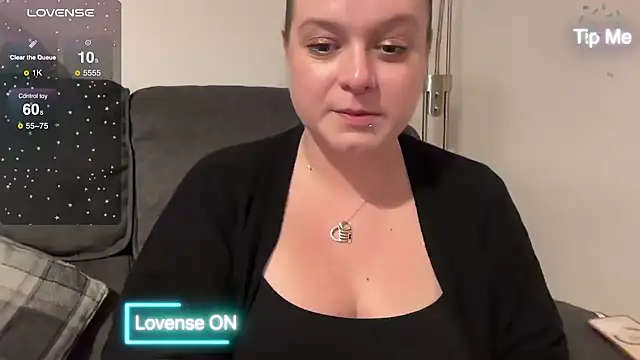 NaughtyWifeUK online show from 4, 12, 2024