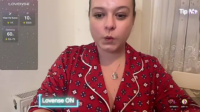 NaughtyWifeUK online show from 23, 12, 2024