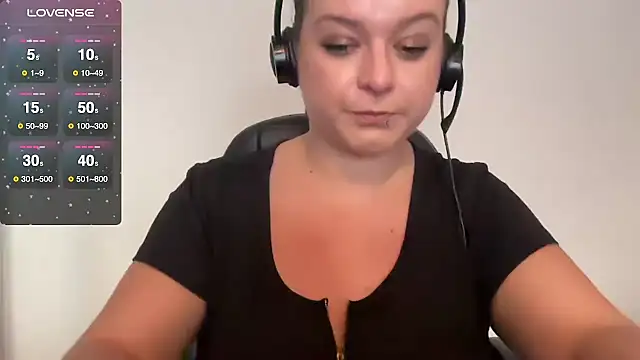 NaughtyWifeUK online show from 18, 10, 2025