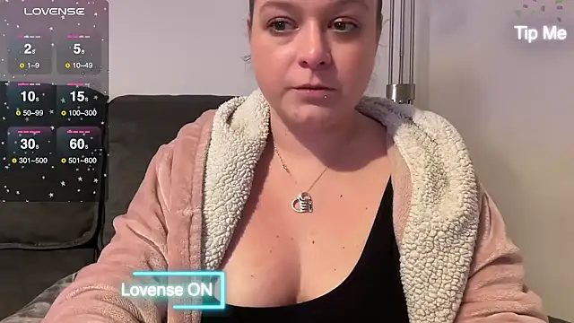 NaughtyWifeUK online show from 19, 1, 2025