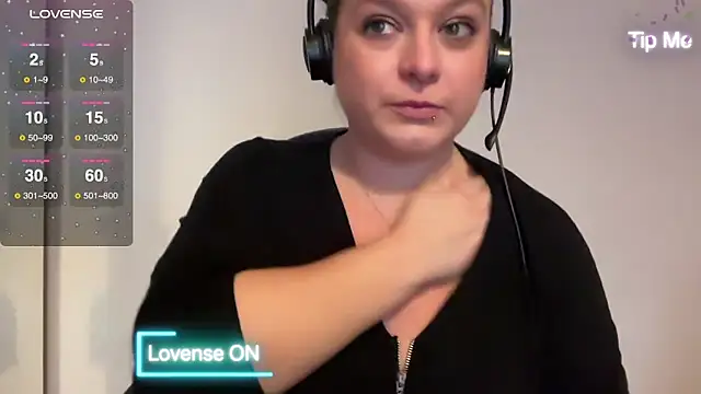 NaughtyWifeUK online show from 5, 1, 2025