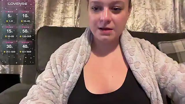 NaughtyWifeUK online show from 9, 1, 2026