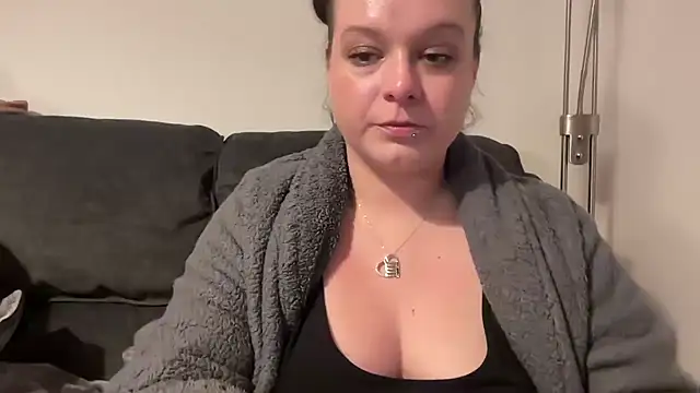 NaughtyWifeUK online show from 11, 3, 2025