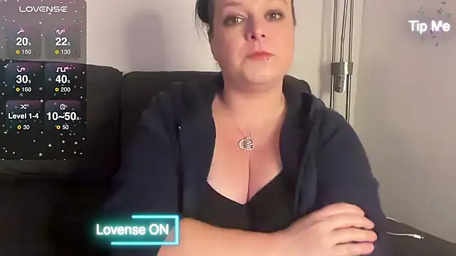 NaughtyWifeUK online show from 13, 12, 2024