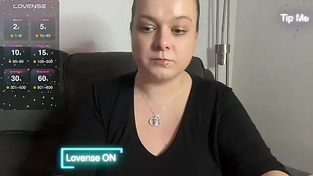 NaughtyWifeUK online show from 21, 12, 2024