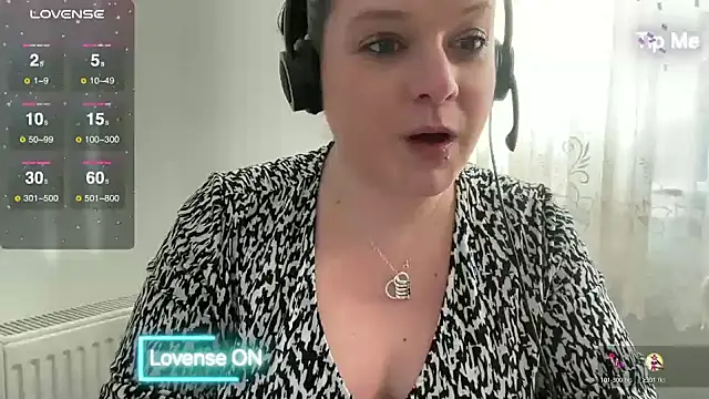 NaughtyWifeUK online show from 7, 1, 2025