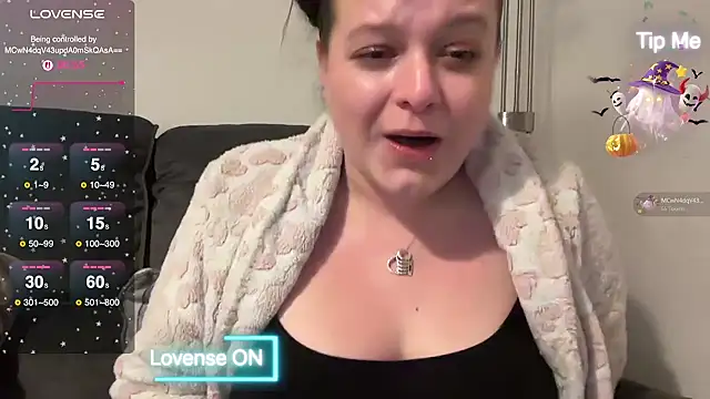 NaughtyWifeUK online show from 24, 2, 2025