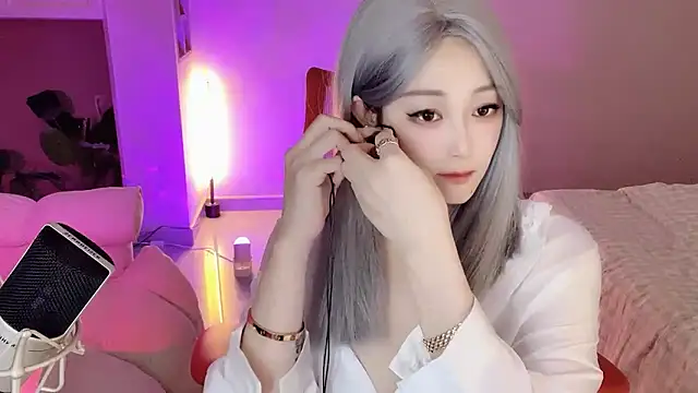 Daisy-77 online show from 10, 10, 2025