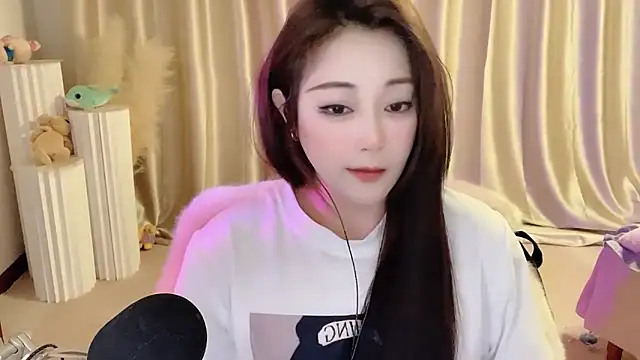 Daisy-77 online show from 5, 3, 2025