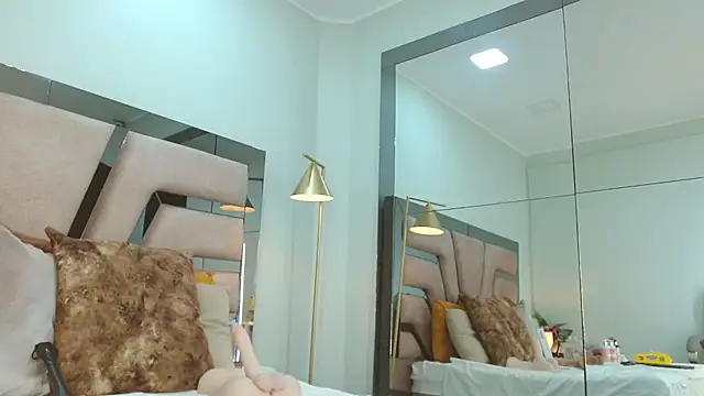 cintia hills online show from 15, 11, 2025