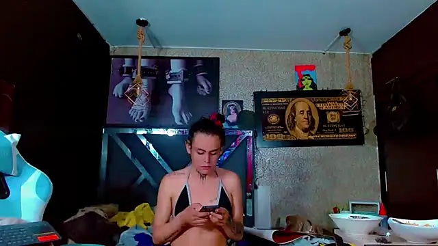 Perla Hotcortes online show from 23, 11, 2025