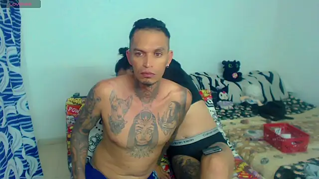 Perla Hotcortes online show from 11, 5, 2026