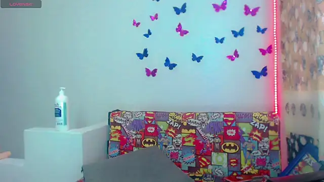 Perla Hotcortes online show from 8, 6, 2026