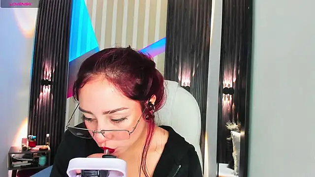 emily layton online show from 2, 12, 2025