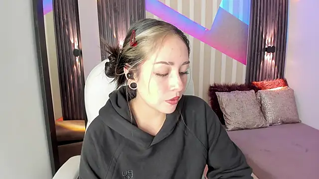 emily layton online show from 2, 10, 2025