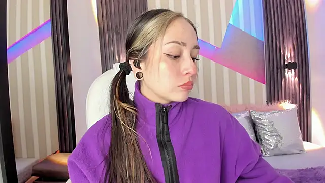 emily layton online show from 5, 10, 2025