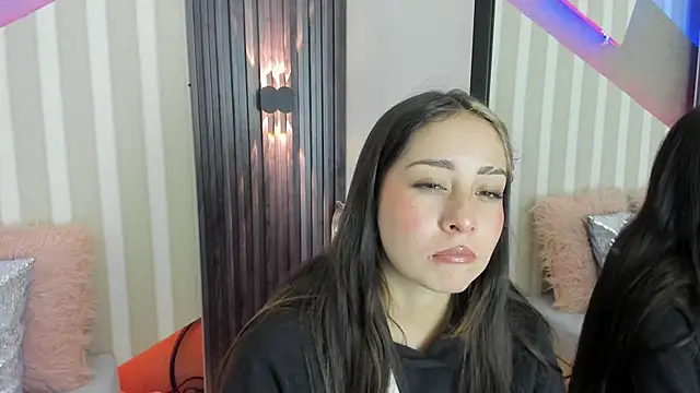 emily layton online show from 19, 10, 2025