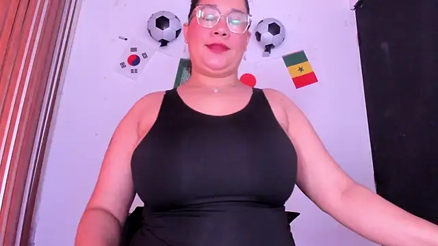Snapshot of alondrabigtits chatting on 27, 6, 2026 alondrabigtits online show from 27, 6, 2026