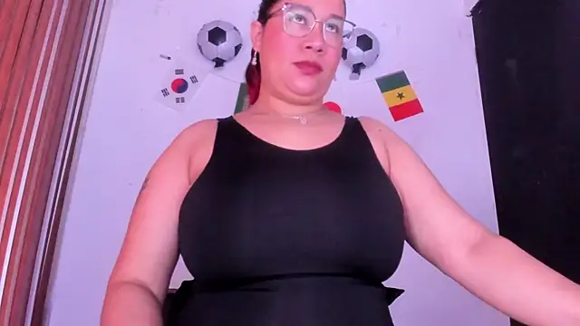 Snapshot of alondrabigtits chatting on 27, 6, 2026 alondrabigtits online show from 27, 6, 2026