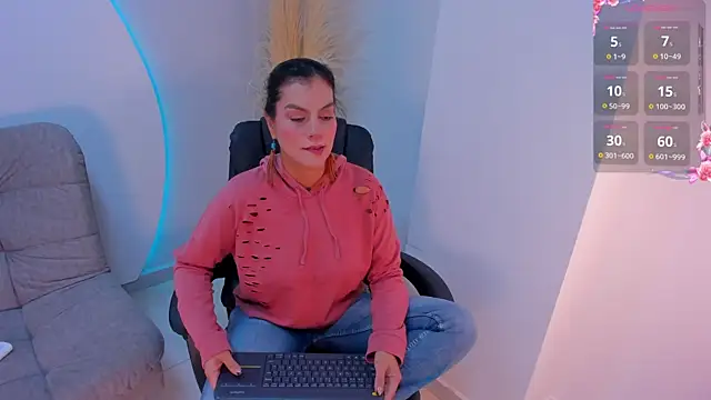 Ada Monroe10 online show from 7, 10, 2025