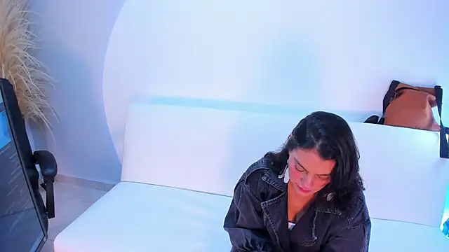 Ada Monroe10 online show from 10, 11, 2025