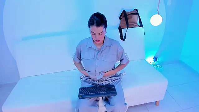 Ada Monroe10 online show from 11, 11, 2025