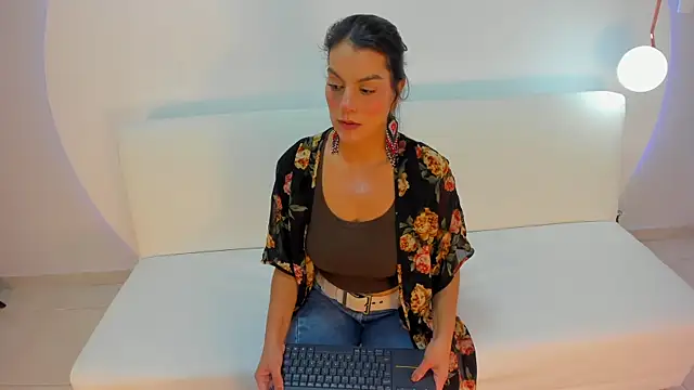 Ada Monroe10 online show from 6, 11, 2025