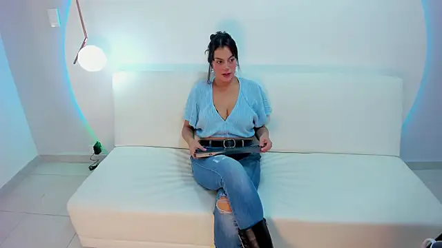 Ada Monroe10 online show from 5, 12, 2025