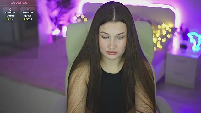 OneLaya online show from 15, 9, 2025