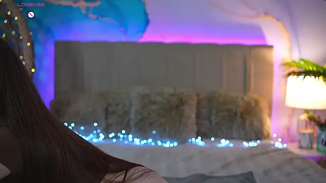 Snapshot of OneLaya chatting on 14, 6, 2026 OneLaya online show from 14, 6, 2026