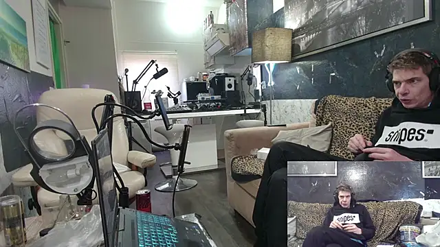 Doggyray44 online show from 6, 2, 2025